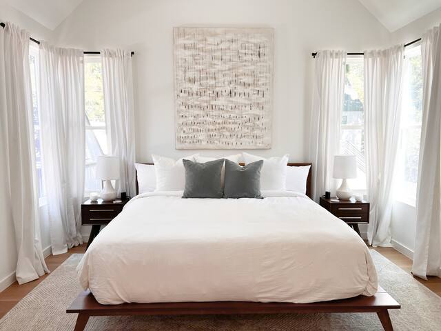 Downtown Luxury Home w/ Pool & Hot Tub Near Lake gallery image 4