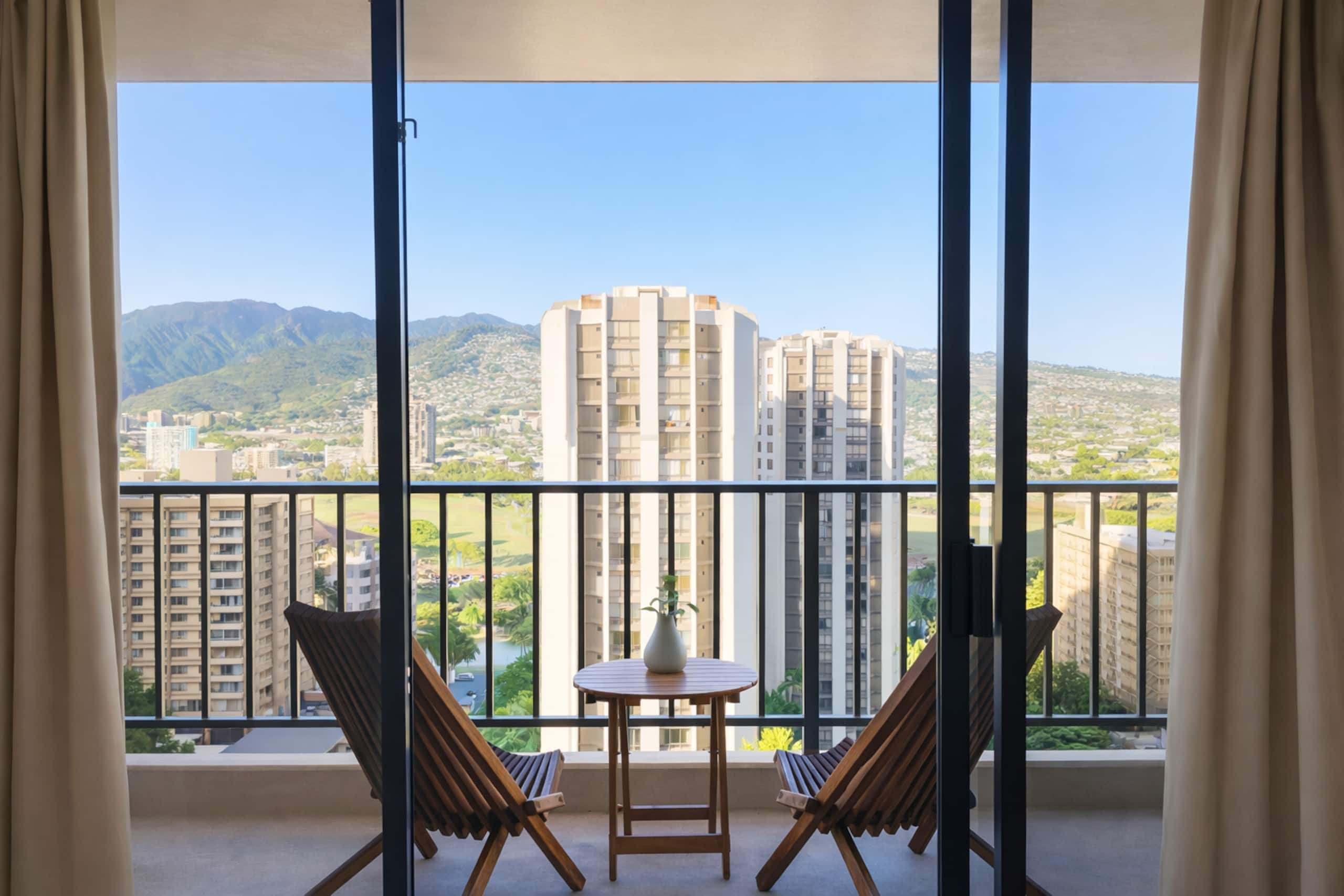 Condo in Honolulu · ★4.82 · 1 bedroom · 2 beds · 1 private bath - Image 21