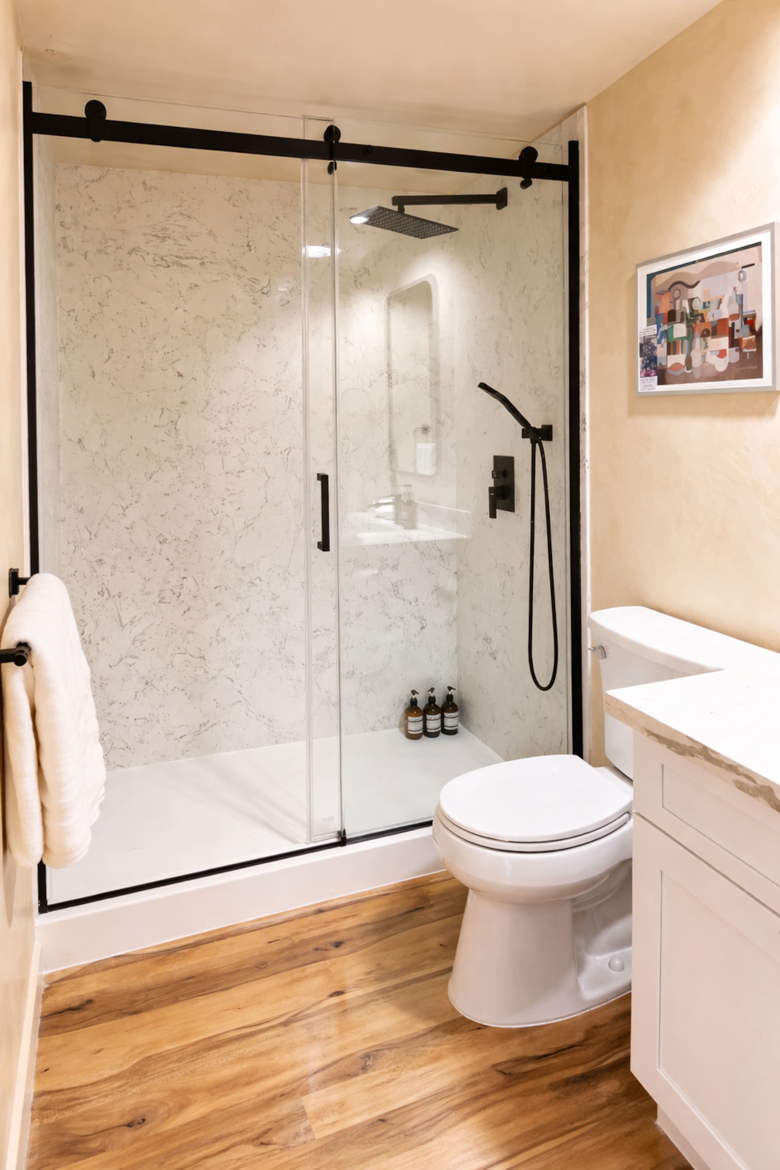 Condo in Honolulu · ★4.82 · 1 bedroom · 2 beds · 1 private bath - Image 18
