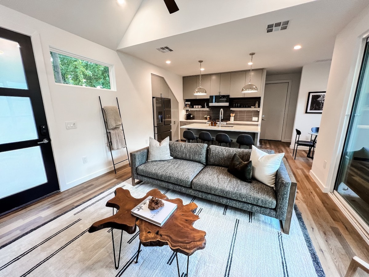 Luxury Downtown Home w/ Pool & Hot Tub Near Lake