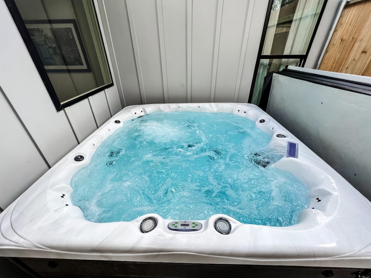 Luxury Downtown Home w/ Pool & Hot Tub Near Lake