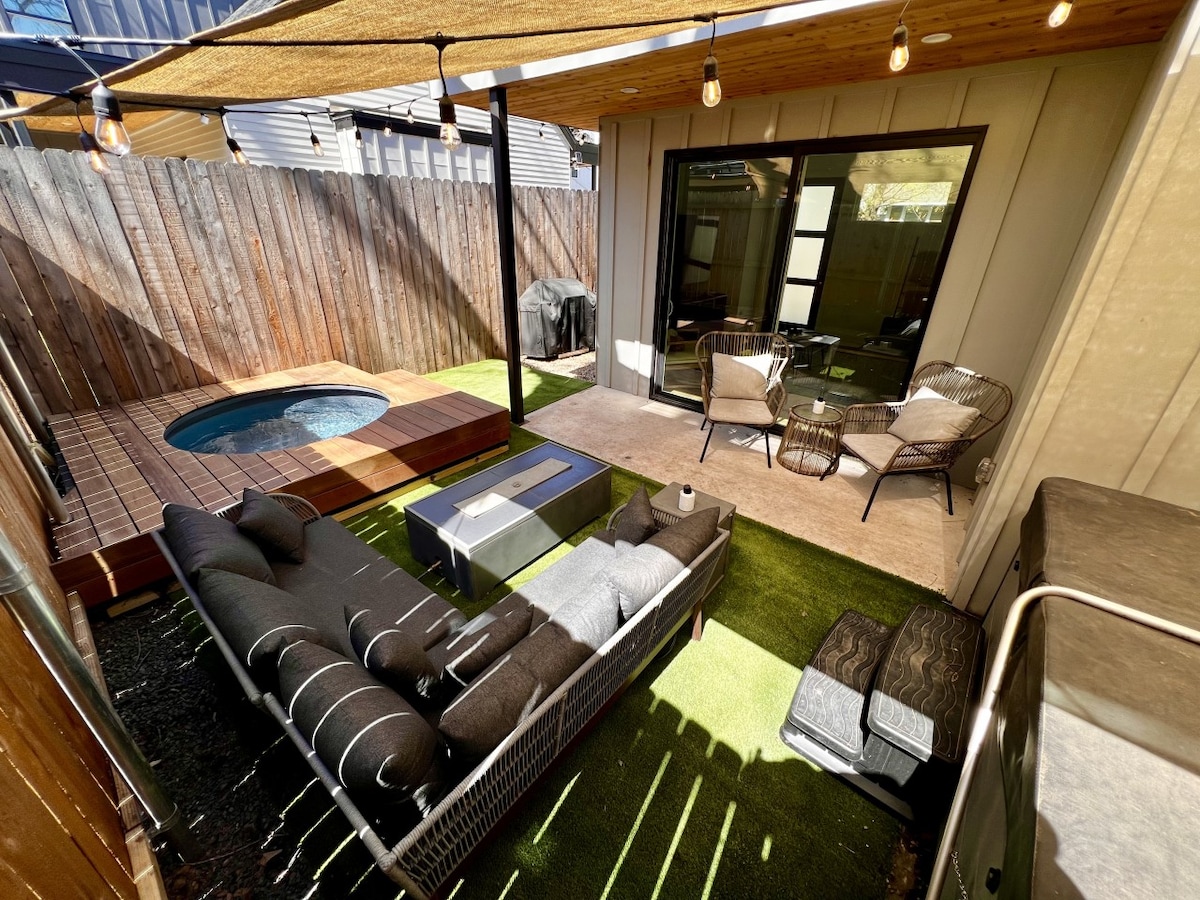 Luxury Downtown Home w/ Pool & Hot Tub Near Lake