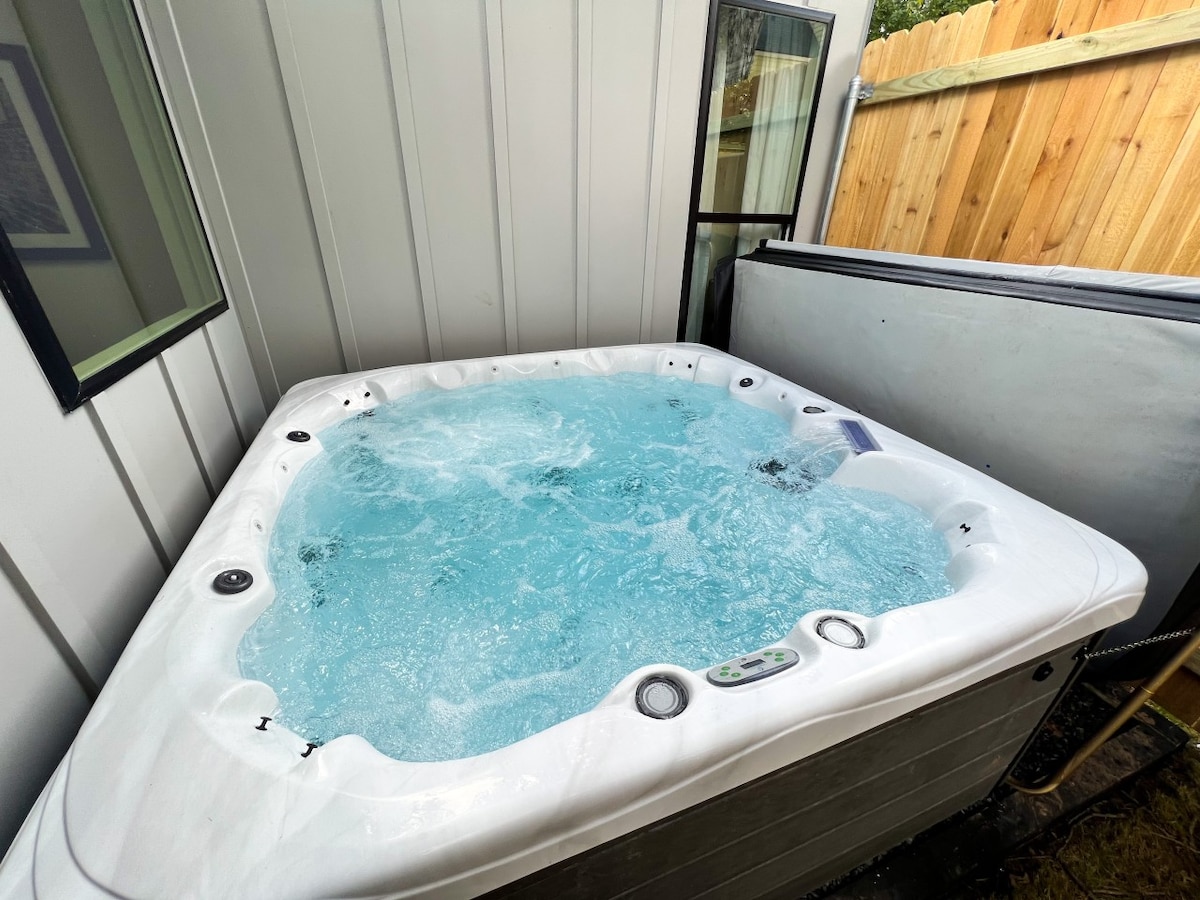 Luxury Downtown Home w/ Pool & Hot Tub Near Lake