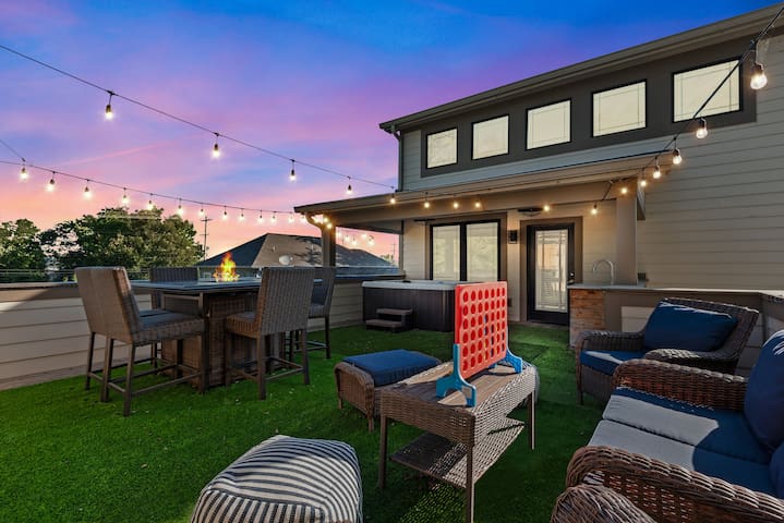 Luxury 4BR w/ Rooftop, Hot Tub, 4 Mins to Downtown
