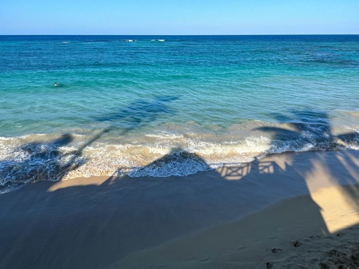 Hut #1 Romantic Luxury Beachfront with Jacuzzi