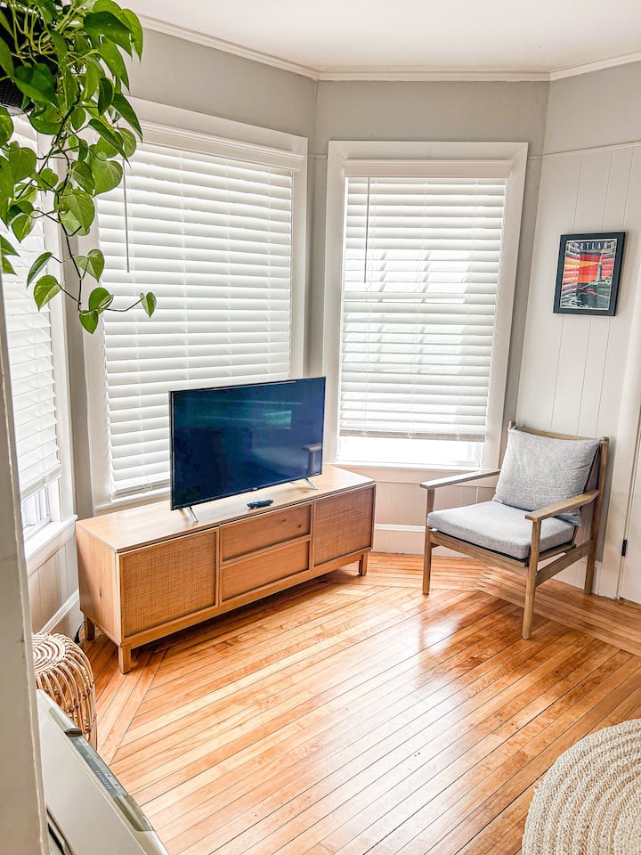 First Floor Portland Condo 3 Bed 2 Bath + Parking - Portland