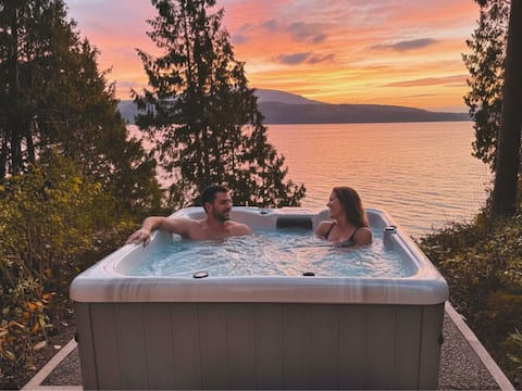 Beachfront Cabin • Kayaks, Theater & Game Room