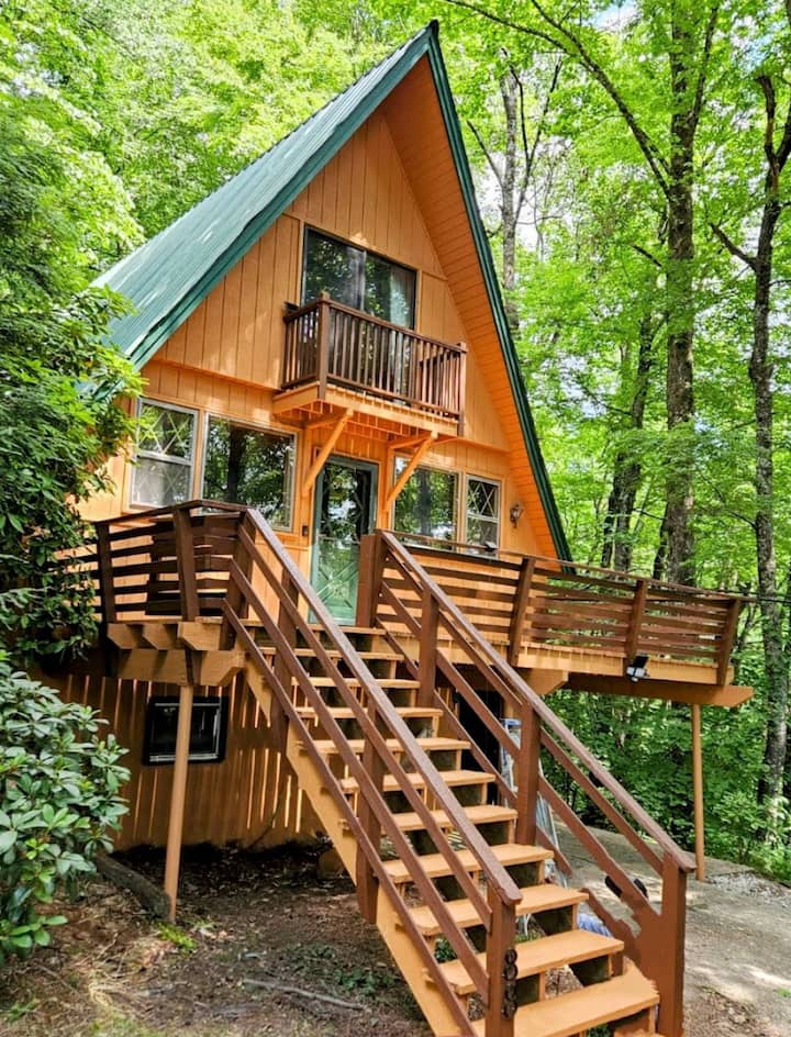 Little Switzerland A-Frame cabin on the Parkway - Cabins for Rent