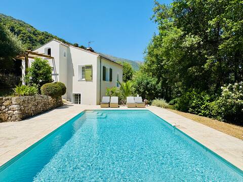 Quiete and peaceful villa with pool