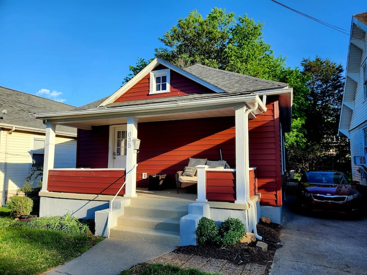 Pet Friendly Bungalow Near Carillion Enclosed Yard - Roanoke, VA