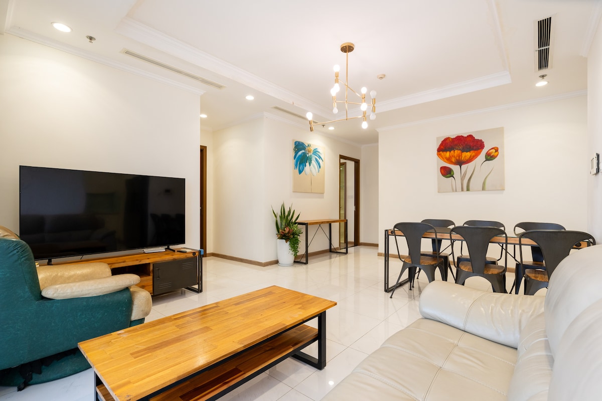 Dhomë ndenjjeje e bollshme me mobilie Jang-in (marka e famshme e mobilieve në Kore)