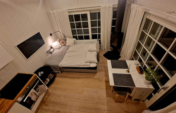 Le canapé lit avec surmatelas qui est plié. 