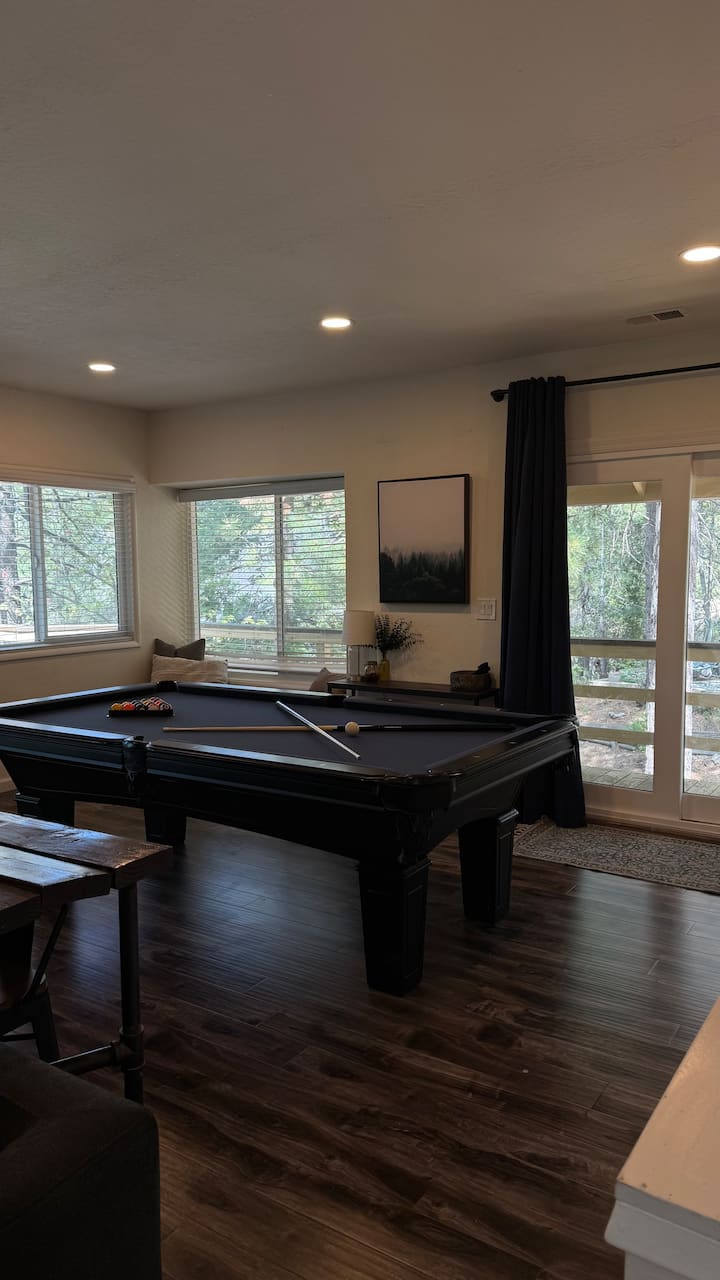 Open 3 Bedroom Cabin With Nature Views - Lake Arrowhead, CA