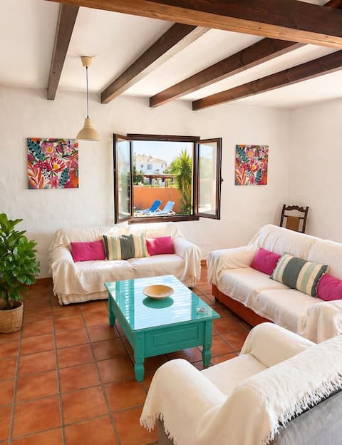 Just 300 meters from the beach with a pool. El Palmar/Surf