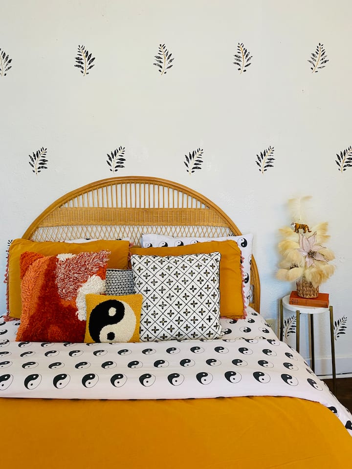 The zen room’s cozy queen sized bed