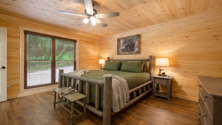 King-size bed in the primary bedroom. Located downstairs with an ensuite bathroom.