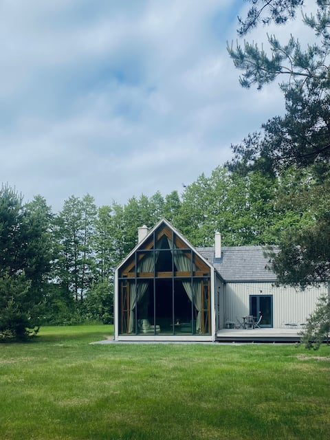 Cozy Family Retreat - Private Beach & Sauna