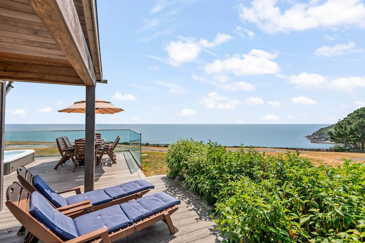 House 38: Luxury Home With Bay Views & Hot Tub - Polperro