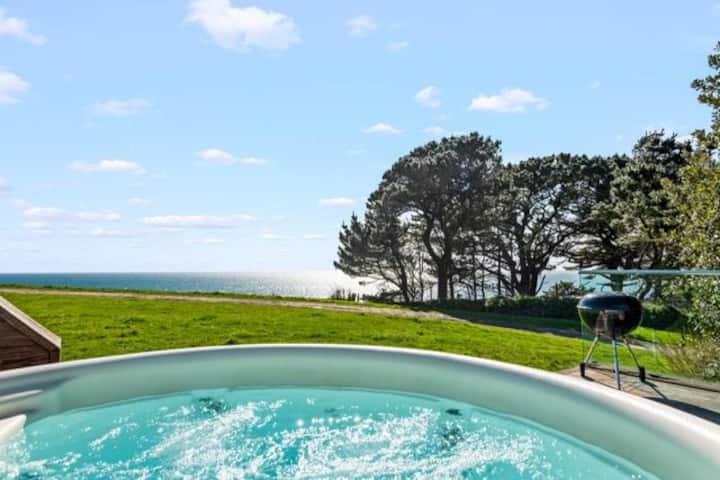 House 35: Stunning Home With Sea Views & Hot Tub - Looe