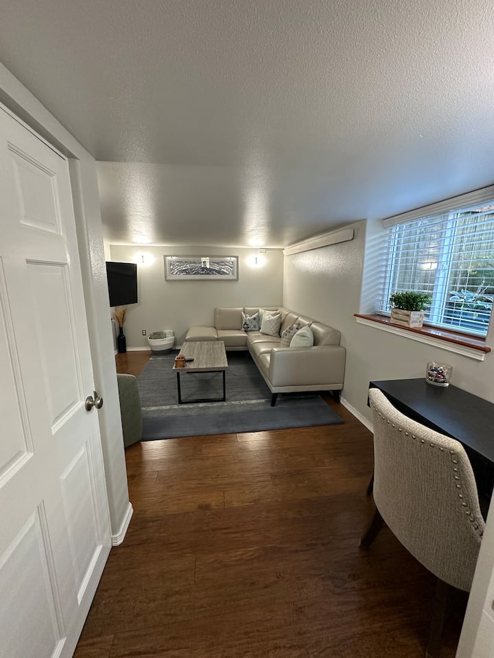 Seattle 2 Bedroom 1 Bath Over 900 Sq Ft! - Seattle, WA