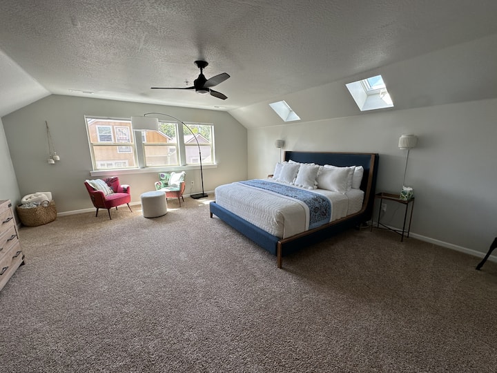 Dormitorio principal con cama king