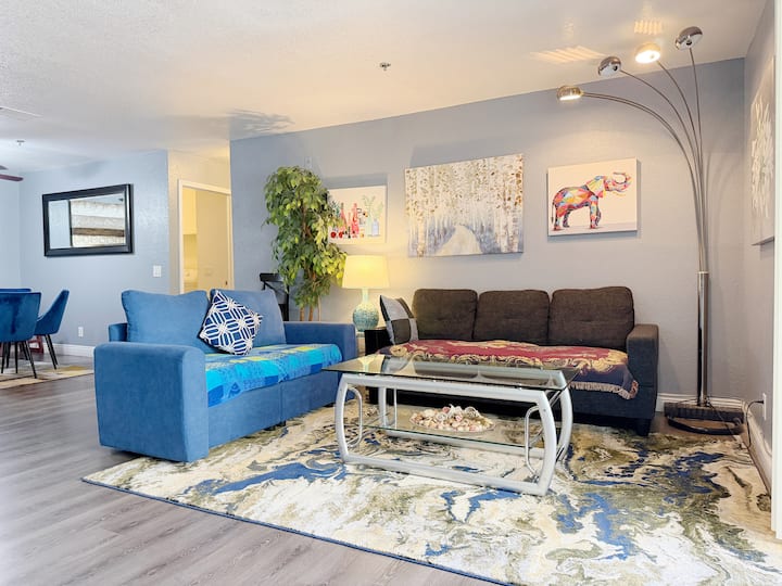 Spacious 3 Br/2 Bath Condo 1 Mile To The Strip - Las Vegas