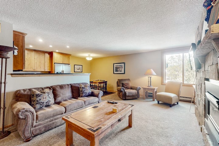 Delightful 2br | Balcony | Hot Tub - ブリッケンリッジ, CO