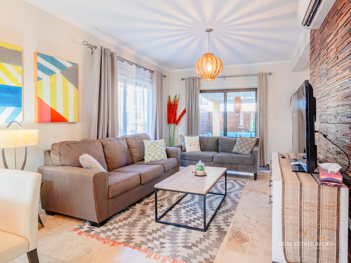 Spectacular 3 Bed 3 Bath Townhome In Gold Coast! - Aruba