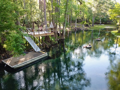 Riverfront Retreat (Ichetucknee) w/ Kayaks & Tubes