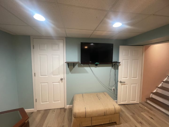 2 Bedrooms Basement Unit Separate Entrance - 代頓