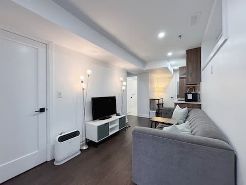 Popular Airbnb listing: Modern & Cozy Suite in Toronto Danforth in Ontario