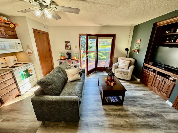 Secluded Patio Suite Offering Wildlife Views - Sioux Falls, SD
