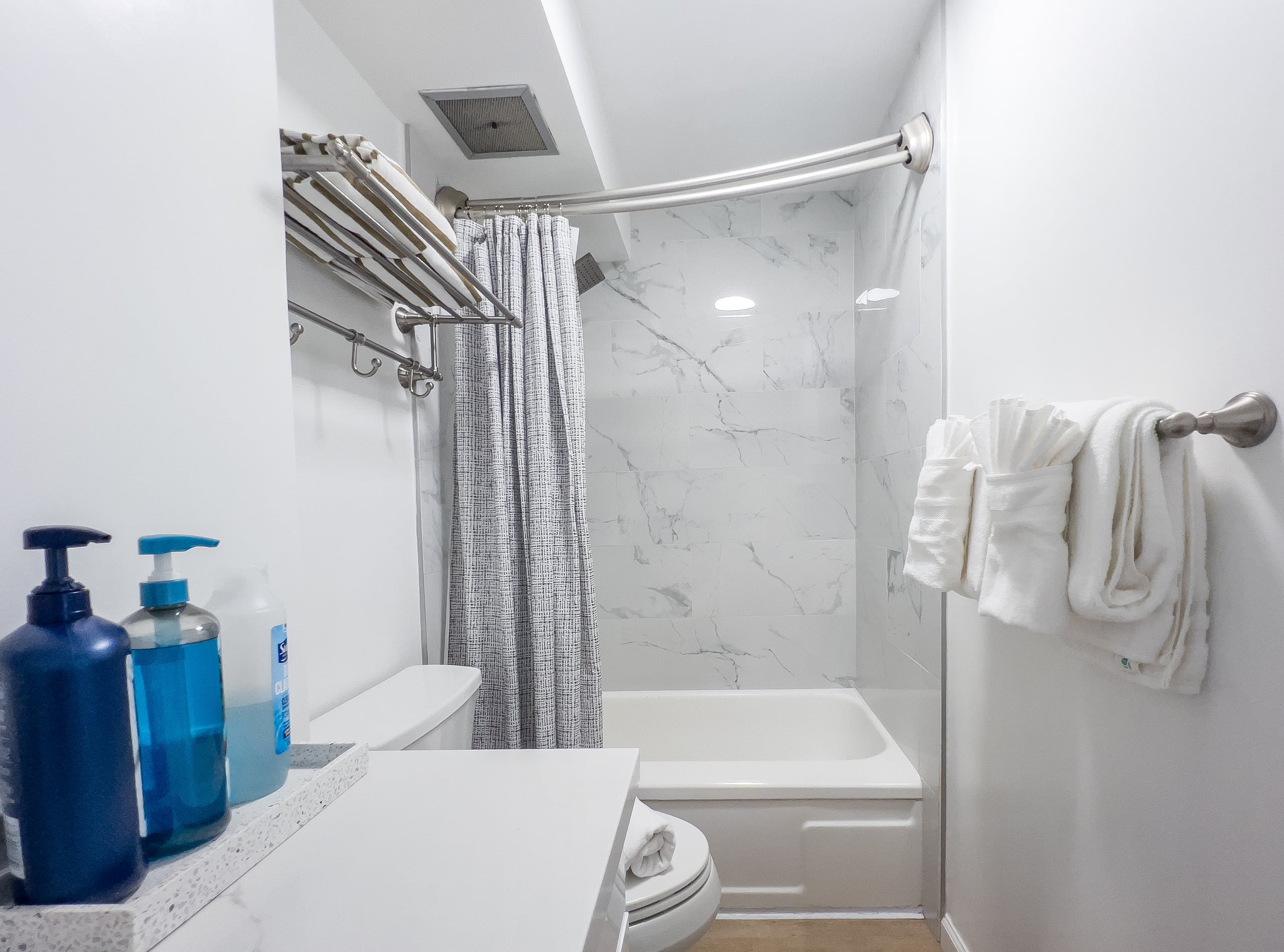 Condo in Honolulu · ★4.81 · Studio · 2 beds · 1 private bath - Image 32