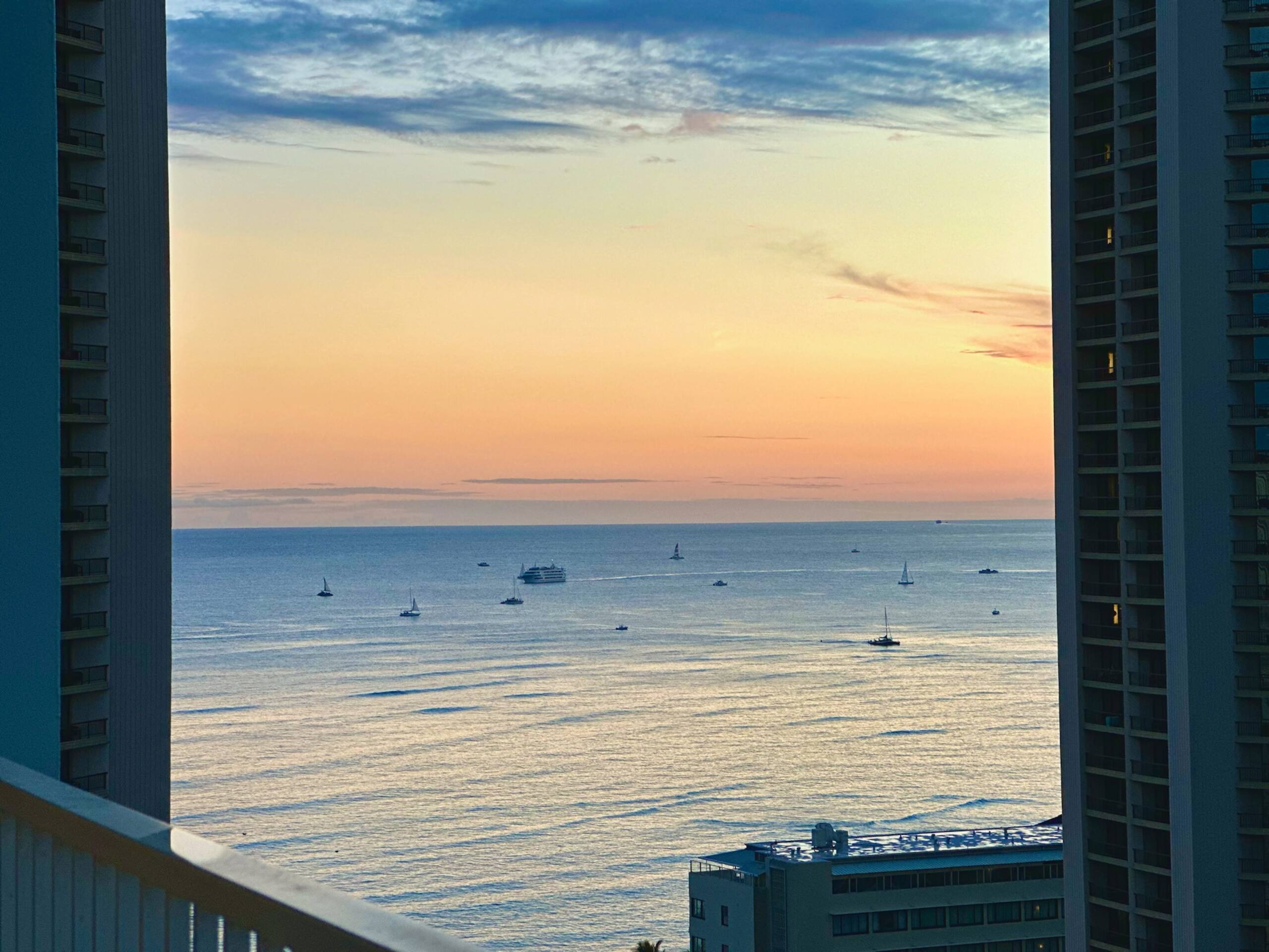 Condo in Honolulu · ★4.81 · Studio · 2 beds · 1 private bath - Image 39