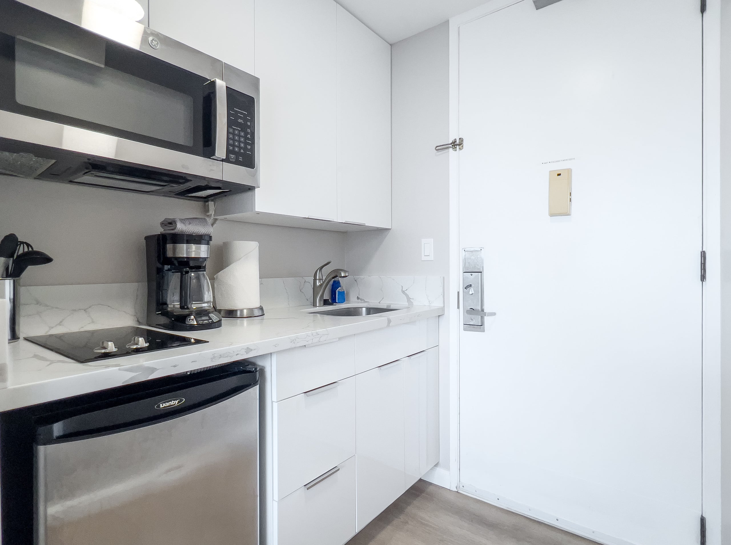 Condo in Honolulu · ★4.81 · Studio · 2 beds · 1 private bath - Image 23