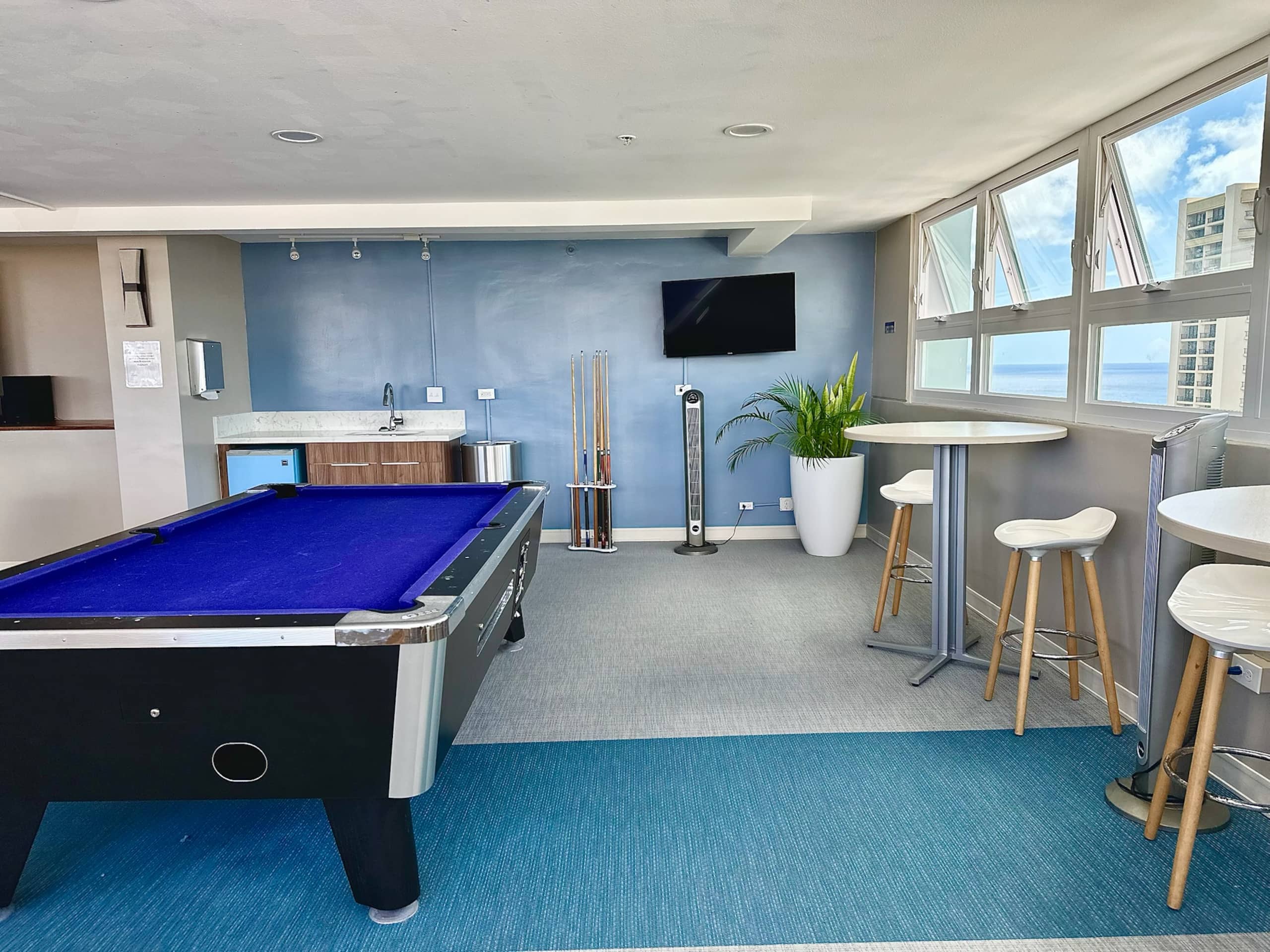 Condo in Honolulu · ★4.81 · Studio · 2 beds · 1 private bath - Image 55