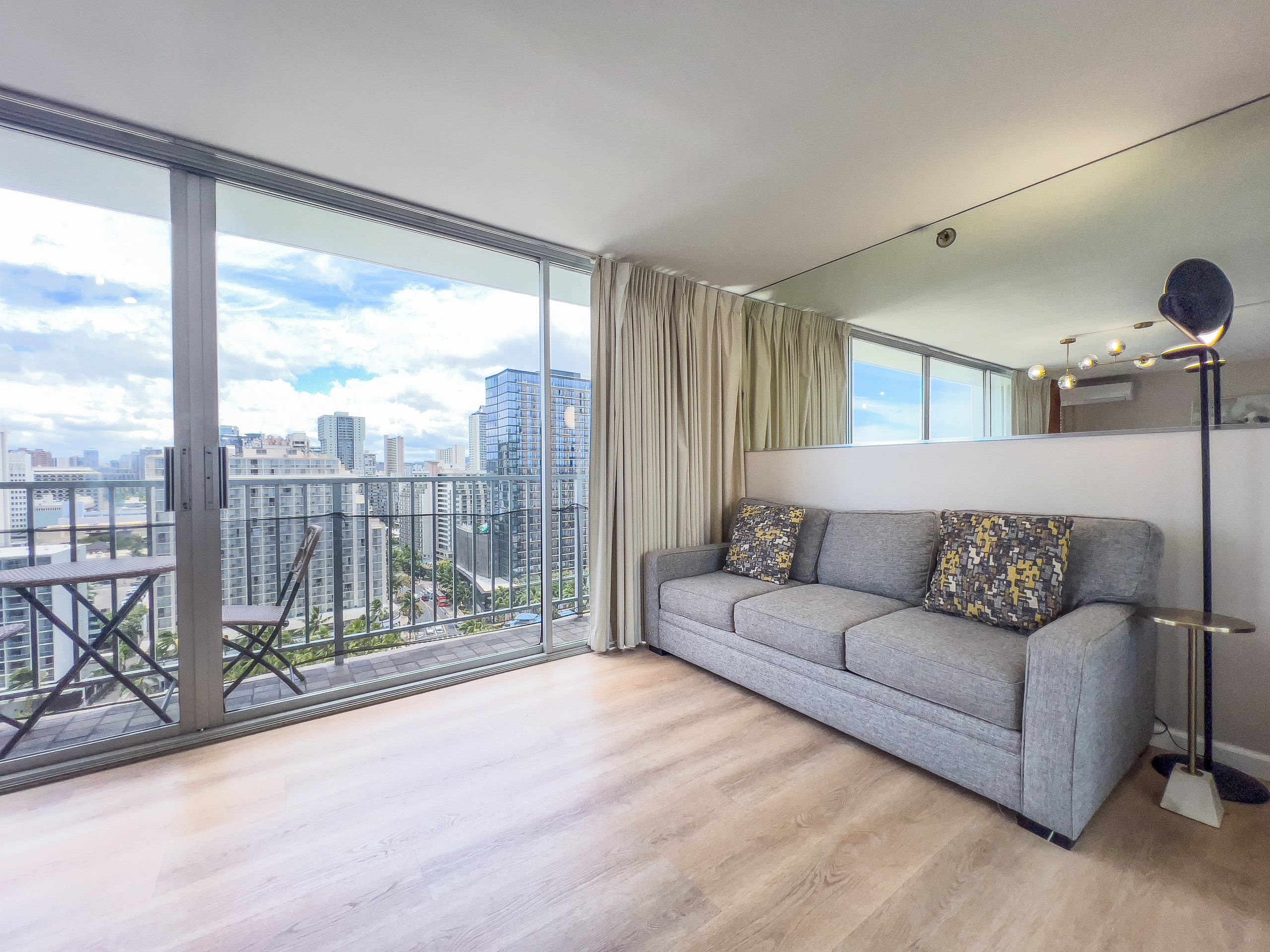 Condo in Honolulu · ★4.81 · Studio · 2 beds · 1 private bath - Image 3