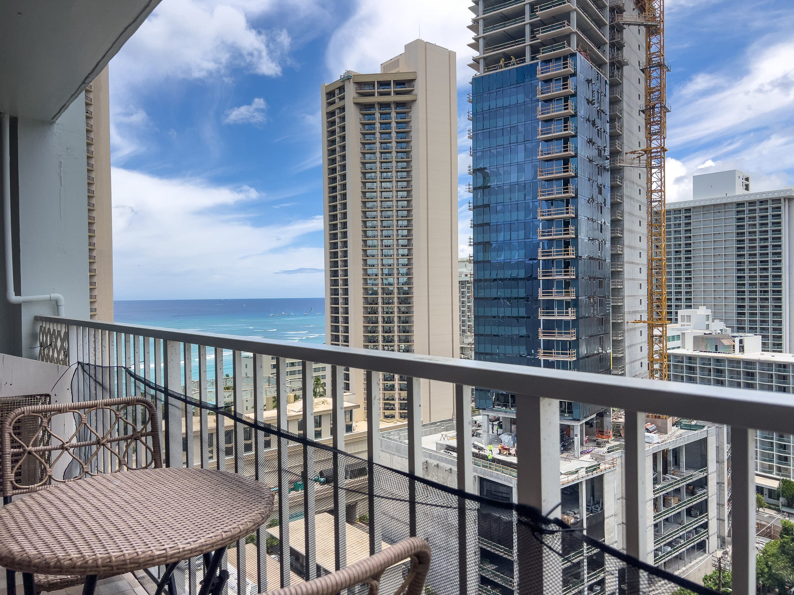 Condo in Honolulu · ★4.81 · Studio · 2 beds · 1 private bath - Image 4