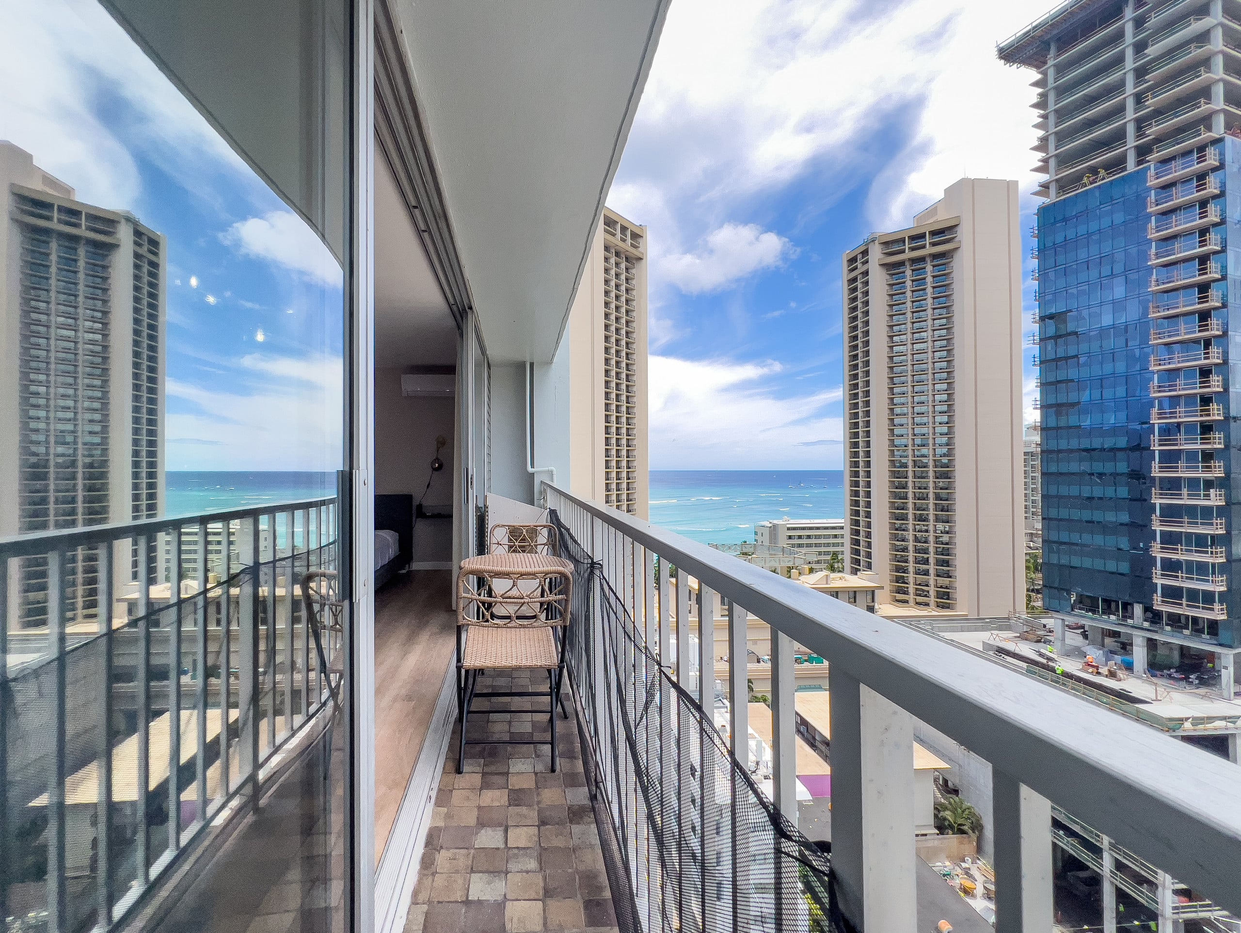 Condo in Honolulu · ★4.81 · Studio · 2 beds · 1 private bath - Image 5