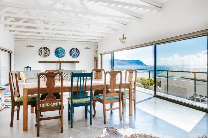 Cheerful ocean villa -great inside outside living gallery image 2