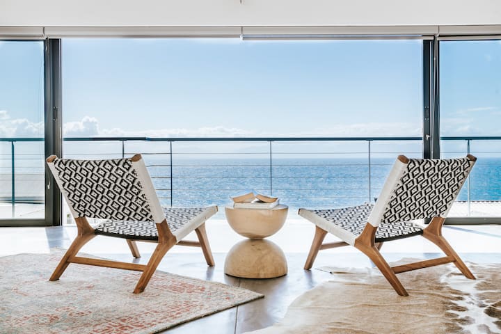 Cheerful ocean villa -great inside outside living