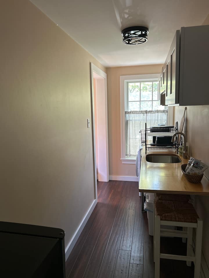 Attic Apartment With Private Entrance - Nantucket, MA