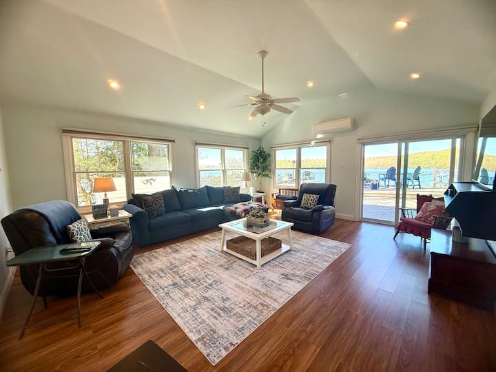 Dog Friendly Cozy Lake Front Cottage W/huge Deck - White Meadow Lake, NJ