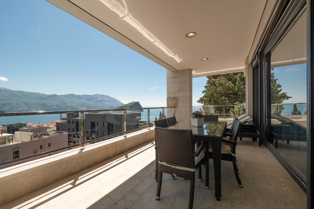 Luxury Sea View Presidential Suite 301