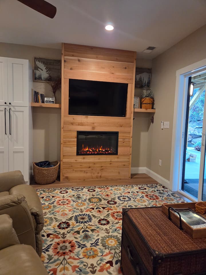 Unique Riverside Retreat 1 Bedroom King Suite - Lake Lure, NC