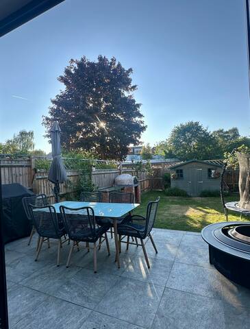 Charming Family Home near Richmond Park gallery image 4