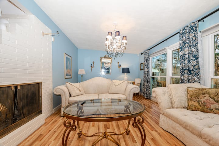 Near Boston Beautiful 3 Bedroom  In Framingham, Ma - Lake Cochituate, MA