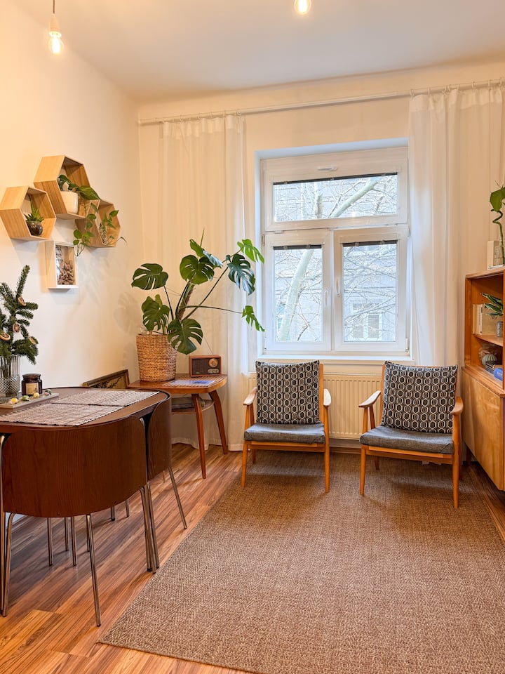 Retro & Plants apartment