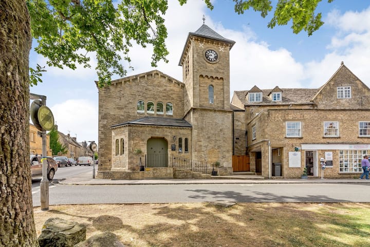 Stylish Holiday Apartment In Stow - The Trinity - Cotswolds