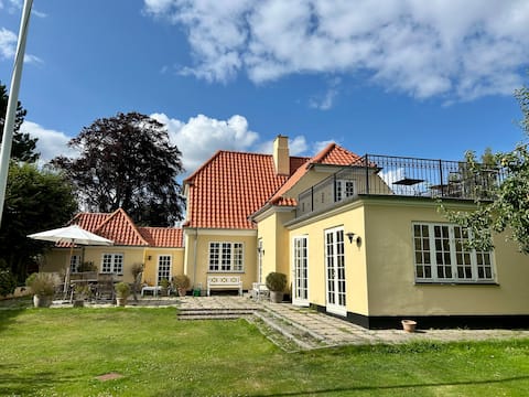 Lovely villa close to the sea